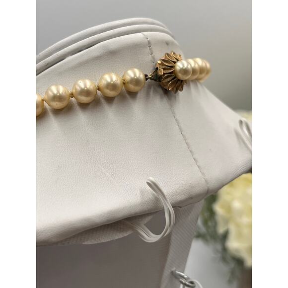 Majorica Vintage Hand Knotted 8mm Round Cream Faux Pearl Single Strand Necklace - Picture 5 of 10
